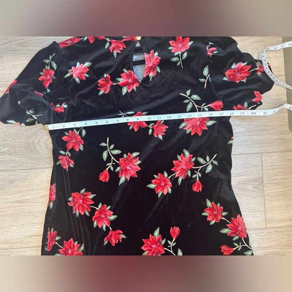 Draper James RSVP Black Velvet Floral Dress Red Poinsettia, Size M Knee Length - Picture 8 of 9